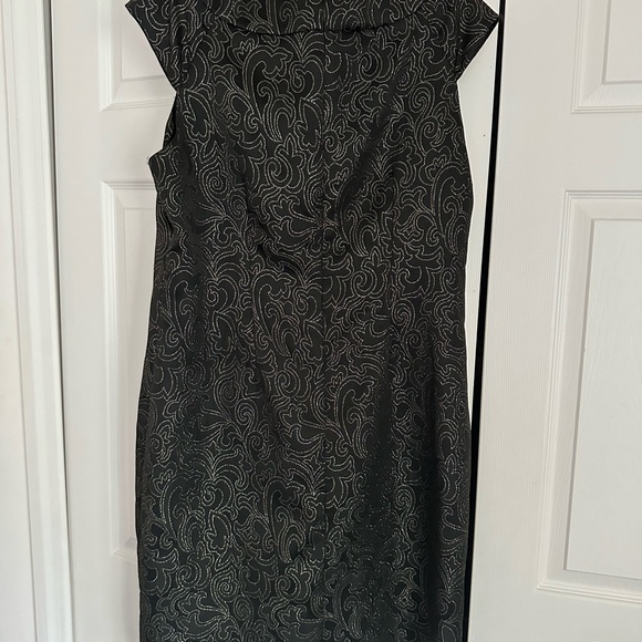 Beautiful black dress! - Picture 4 of 5